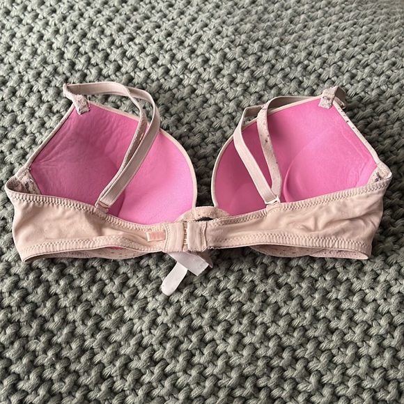 PINK.. nude bombshell bra. - Picture 2 of 3